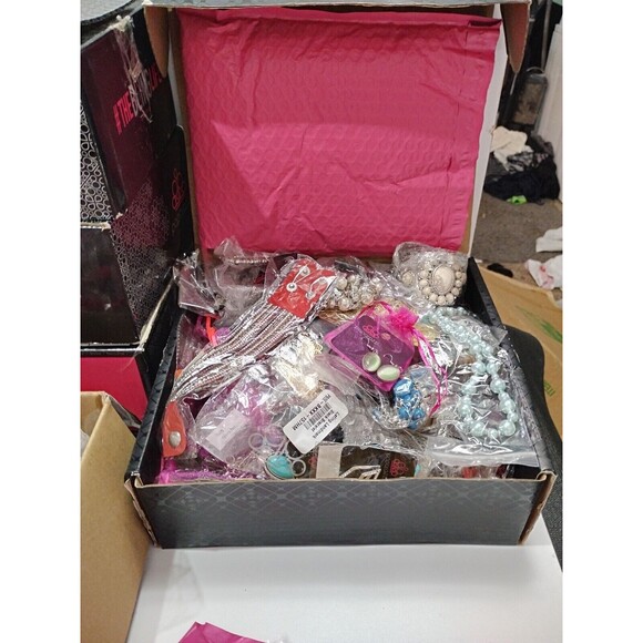 Paparazzi Jewelry Lot 50 Pieces - Necklaces, Bracelets, Earrings. - Picture 12 of 16